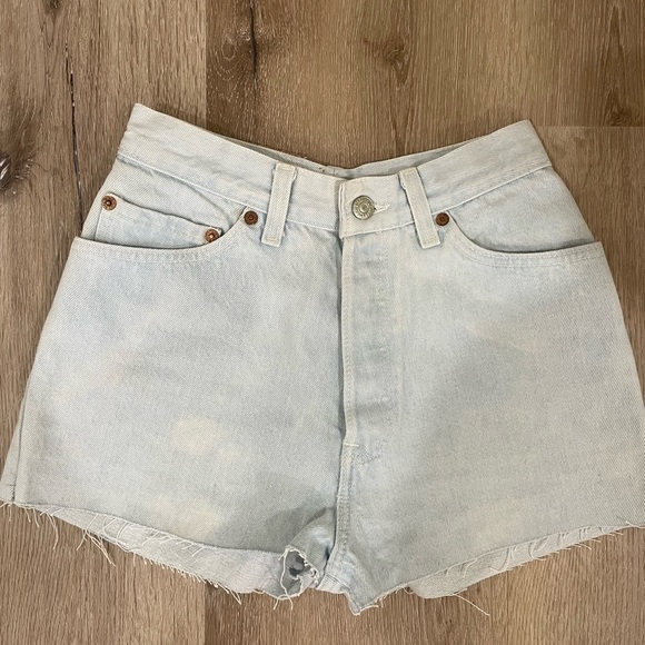 Levi’s 501 High Rise Denim Jean Shorts Distressed Light Wash Size 10 Girls/XS - Picture 12 of 13